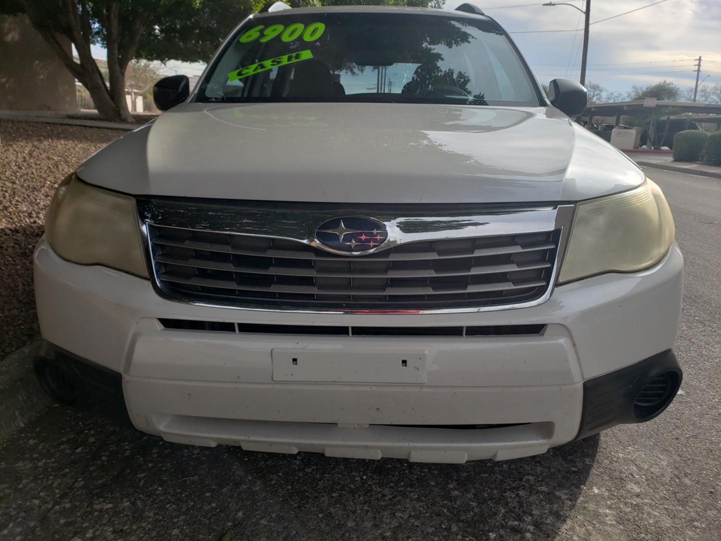 2010 WHITE /gray Subaru Forester (JF2SH6BC3AH) with an 2.4L L4 DOHC 16V engine, 5-Speed Automatic transmission, located at 323 E Dunlap Ave., Phoenix, AZ, 85020, (602) 331-9000, 33.567677, -112.069000 - 2010 Subaru Forester,......EXCELLENT condition,.... Ice Cold A/C, Gray interior with lite gray cloth seats in near perfect condition, New brakes, Tune up, Stereo/CD Player, Satellite compatible, This suv is gorgeous inside and out, Incredible gas mileage! Arizona title , Runs and Drives Excellent... - Photo#1